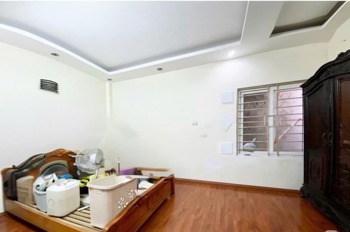 Bán nhà mặt phố Trần Thái Tông, 62m2, 5 tầng, MT 4.5m, giá 13.8 tỷ