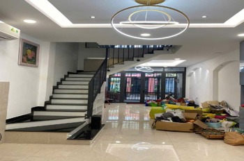Bán Nhà HXH Quận 7 - 60.5m2 - 3PN - Giá 11.2 Tỷ - Vị Trí Đắc Địa