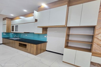 Bán Gấp Nhà Phố Xốm 33m2, 5 Tầng, Mặt Ngõ Thông, Ô Tô Vào Cận