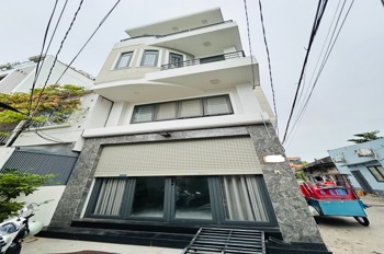 Bán Nhà HXH Quận 7 - 56.2m2 - 4PN - Giá 10.8 Tỷ - Vị Trí Đắc Địa