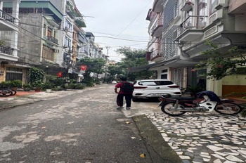 Bán nhà Khu Đền Lừ - 45m2, Giá 10.5 Tỷ - Ngõ Thông Thoáng, Kinh Doanh Tốt