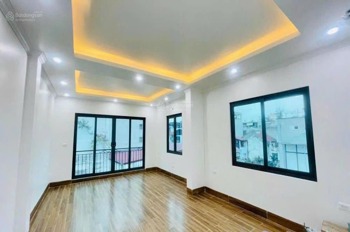 Cho Thuê Nhà Riêng Cầu Giấy 45 Triệu/Tháng - 7 Tầng, Thang Máy, Mặt Tiền Rộng