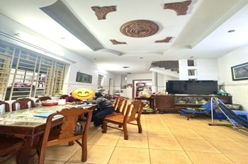 Bán nhà Phường Thủ Đức, đường Hồ Văn Tư, 110m2, 3 tầng, 4PN, sổ hồng, giá 5.7 tỷ. LH: 0933125879