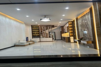 Bán Nhà Đông La - 32m2, 5 Tầng, 4.9 Tỷ - Vị Trí Đẹp, Ô Tô Vào Nhà
