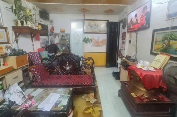 Căn Tập Thể 26m2 Thị Trấn Đông Anh - Gần Chợ, An Ninh Tốt, Đỗ Xe Ô Tô