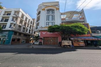 Bán Căn Hộ Dịch Vụ Góc 2 Mặt Tiền, Diện Tích 78.5m² - Dòng Tiền 100tr/tháng