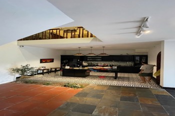Bán Nhà Vườn Hồ 2, Cự Khối 3 Tầng, 83m², Mặt Tiền 8.2m, Ô Tô Tránh - 16 Tỷ