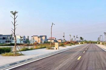 “Anh chị đang tìm đất gần biển Sầm Sơn và khu công nghiệp Lễ Môn đúng không?
 Mình có lô đất ngay