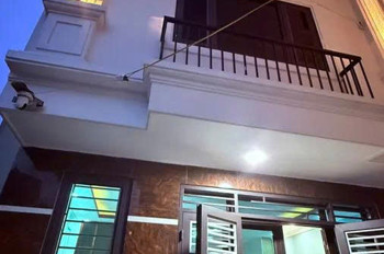Bán nhà tổ 6 Yên Nghĩa 36 m2 x 5 Tầng Ô TÔ đỗ cửa – Nhà đẹp ở ngay – Gía 5.25 tỷ