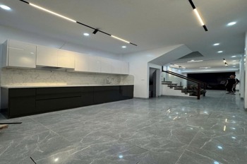 Nhà Cầu Giấy 50m², 6 Tầng, Ô Tô Đỗ Cửa, Kinh Doanh - Giá 15.8 tỷ
