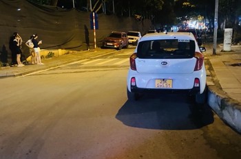 TẬP THỂ TẦNG 1 CẦU GIÁY DT 80M 3 NGỦ  2 WC GIÁ 4,750 TỶ,Ô TÔ ĐỖ NGÀY ĐÊM