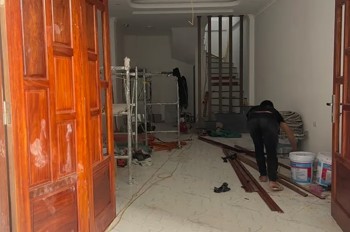 NHÀ MỚI Phố Nguyễn Văn Cừ 33m2 X 5 tầng mặt tiền 3.6m, 6.5 tỷ Long Biên Hà Nội