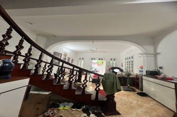 Bán Biệt Thự Xuân La 125m² - 4 Tầng - Ô Tô Vào Nhà - Giá 27.5 Tỷ