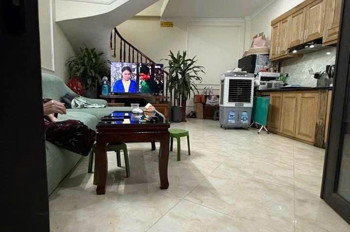 Chỉ hơn 6 tỷ, bán nhà riêng chính chủ phố Định Công 40m,4 tầng mặt tiền 4,5m,ngõ thông,xe 3 gác vào