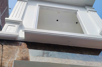 NHÀ ĐẸP, MỚI KÍNH KOONG, Ô TÔ ĐỖ CỬA,-GIÁ CHỐT QUANH 4 TỶ NGAY HỒ ĐIỀU HOÀ, GIAO THÔNG THUẬN TIỆN,