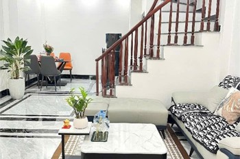 BÁN NHÀ THẠCH BÀN LONG BIÊN – 40M² – 3 TẦNG – LÔ GOC DÂN XÂY – GIÁ CHỈ 6,9 TỶ – NHÀ ĐẸP Ở NGAY