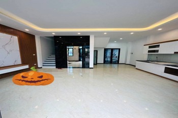 Bán nhà Phú Thượng 56m² 5 tầng, thang máy, ô tô đỗ cửa - 10 tỷ