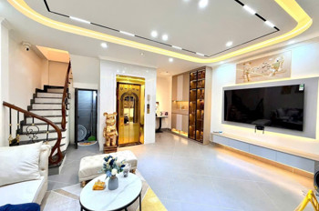 7 TẦNG THANG MÁY -  MẶT TIỀN RỘNG - NỘI THẤT CHÂU ÂU - FULL ĐỒ -Thịnh Quang , Đống Đa 40m. giá 14.8