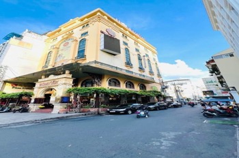 Nhà phố Quận Phú Nhuận - Xe hơi đỗ cửa, 4x13, Vị trí Độc Tôn