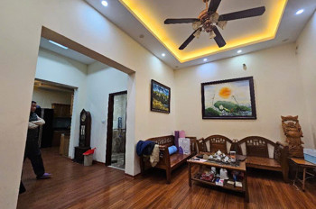Bán Nhà Lạc Long Quân , 92.3m , 5 tầng, gala gala oto vào nhà! Full nội thất!