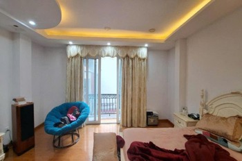 Cho Thuê Nhà Nguyên Căn Nguyễn Văn Cừ - 7m Mặt Tiền, 6 Tầng, Thang Máy