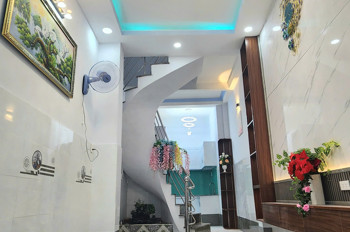 Nhà 3 lầu đúc có sân thượng hẻm Tùng Thiện Vương P13Q8 Full nội thất