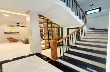 Bán nhà mặt phố Đông Các, Đống Đa - 31 tỷ - Vị trí kinh doanh sầm uất