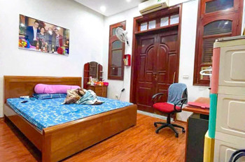 Nhà riêng Kim Giang, 87m*5 tầng, mặt tiền 8m; đang cho thuê 50 triệu/tháng. Giá chào 17,9 tỷ