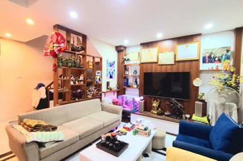Bán nhà Ngọc Lâm 30m 6 tầng MT6m ô tô thông hơn 7 tỷ