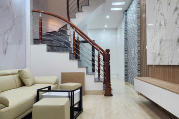 Bán nhà đẹp Kim Giang 36m * 4 Tầng, ô tô dừng đỗ cách nhà hơn 10m, nhà có sân để xe tiện lợi