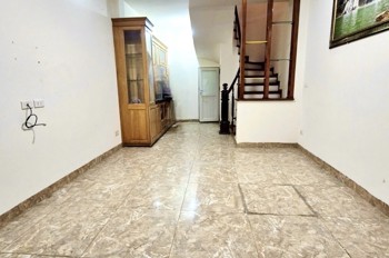 CẦU GIẤY DT 35M-7,9 TỶ,GẦN PHỐ,GẦN HỒ,NGÕ THÔNG,NHÀ DÂN XÂY ĐẸP,SỔ ĐỎ HOA HẬU