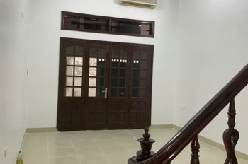 BÁN NHÀ RIÊNG Phố Ngô Gia Tự 57m2 X 5 tầng 7.5 tỷ Long Biên Hà Nội