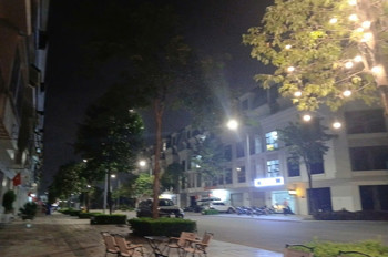 SIÊU PHẨM LÂI XÁ NHÀ 5 TÀNG. SÁT KHU ĐÔ. THỊ HINDO ROYA PẢK'.
CHỈ 1P RA TỚI ĐÔ THỊ. 30M RA ĐẾN CHỖ