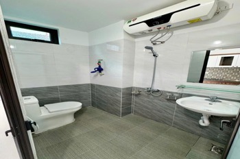 Bán nhà mặt phố Tôn Đức Thắng 43m2, 4 tầng, mặt tiền 5.3m - Vị trí đắc địa, giá tốt