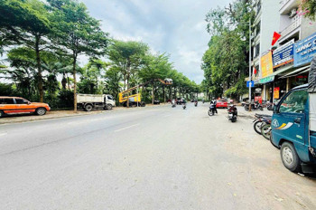 Nhà mặt phố đường Bưởi, 43m, đường    Trước nhà 30m kinh doanh tốt, vị trí đẹp!