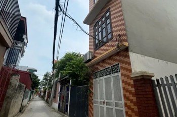 BÁN NHÀ MẶT PHỐ Bắc Cầu 35M2 X 3 TẦNG MT 4M,4.5 tỷ Long Biên Hà Nội