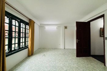 Nhà Lạc Long Quân 70m, 5 tầng, lo góc 3 thoáng, mới tinh, full nội thất!