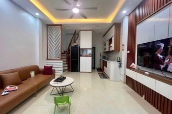 TRUNG KÍNH 31M x5 TẦNG GIÁ 9,1 TỶ,NGÕ THÔNG,NHÀ ĐẸP,FULL NỘI THẤT