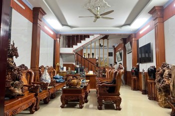 Bán nhà 3 Tầng Trung Tâm Dĩ An,đường nhựa 12m thông thoáng,SHR hoàn công