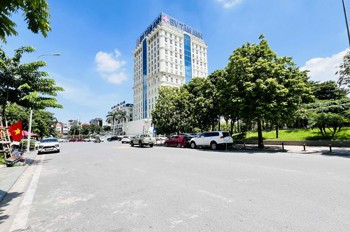 phân lô mặt phố Hoàng Như Tiếp, 100m x 4 tầng, mặt tiền 18m, dòng tiền 1 tỷ/năm