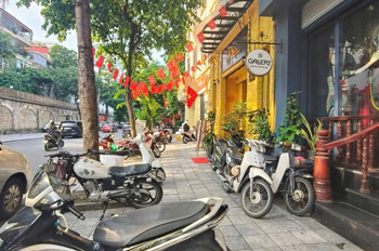 SIÊU MẶT PHỐ PHÙNG HƯNG  MẶT TIỀN CỰC RỘNG .
SỔ VUÔNG ĐÉT TRƯỚC SAU .
– KINH DOANH  SIÊU ĐỈNH–