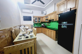 Bán Nhà Đội Cấn 44m2. 5 tầng. mặt tiền 3m. giá 10.8 tỷ Ba Đình Hà Nội