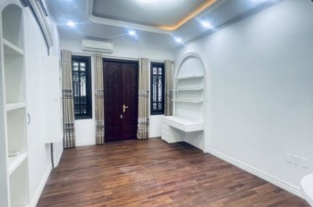 Bán nhà mặt phố Trần Thái Tông 56m2, 7 tầng, thang máy, lô góc 2 mặt ô tô tránh