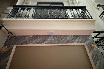 NHÀ MỚI FULL NỘI THẤT – VỊ TRÍ ĐẸP – THANG MÁY – SỔ VUÔNG – CÁCH MẶT PHỐ VÀI BƯỚC CHÂN – HIẾM