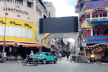 BÁN HOTEL 6 TẦNG - HXH 6M Đ.BÙI VIỆN, QUẬN 1 - SẴN DÒNG TIỀN ĐỀU 60TR/TH - KHU VUI CHƠI NHỘN NHỊP