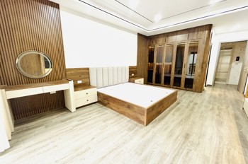 BÁN NHÀ NGỌC THUỴ LONG BIÊN, THANG MÁY-NGÕ THÔNG-GẦN KHU KHAI SƠN-42M, NHỈNH 9 TỶ(TL)