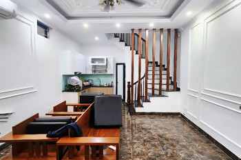 Bán nhà Cầu Giấy trung tâm quận, 30m² x 5 tầng, hơn 7 tỷ – gần Nguyễn Khang, Quan Hoa