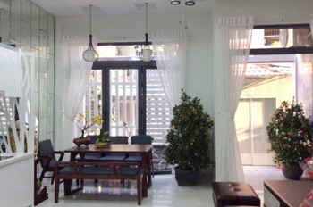Nhà HXH Âu Dương Lân 2 lầu, sân thượng full nội thất
