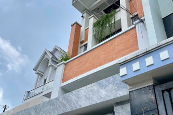 Nhà ngang 5m, hẻm xe hơi Đỗ Xuân Hợp, Sổ vuông vức, không lỗi phong thủy nhỏ hơn 4 tỷ