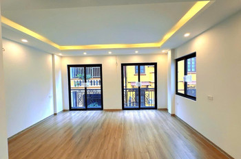 Bán nhà Hoàng Quốc Việt, 55m2 x 5 tầng, Thang máy. Ô tô vào nhà, 20.x tỷ